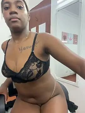 Emi_rousse live cam on Stripchat