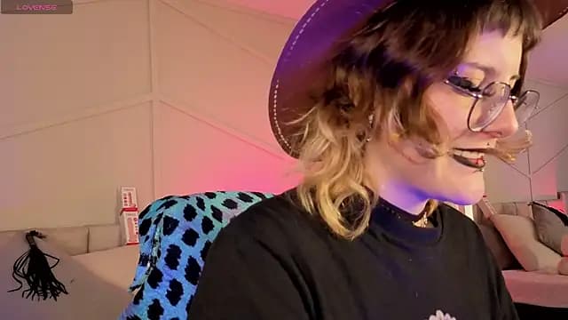Rossiee_huntt live cam