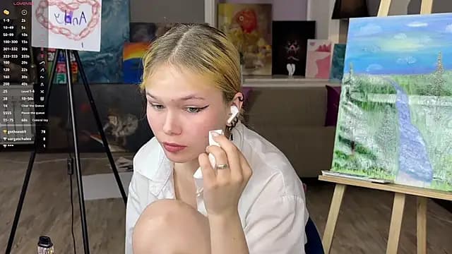 MoonF0xy live cam