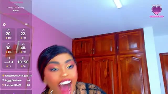 TiannahGlow live cam