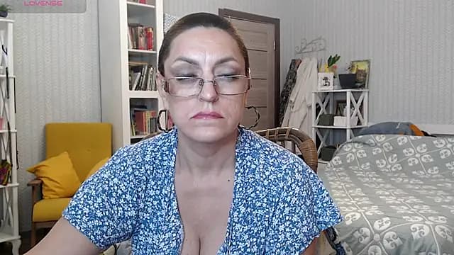 BloomingAllure live cam