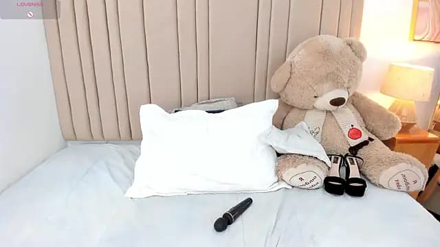 _seelena live cam on Stripchat