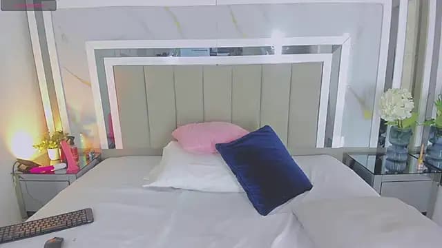 Emily-Cruz live cam