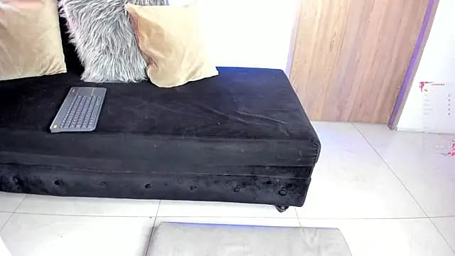 AmelyaMann live cam