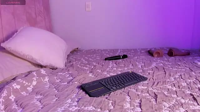Ashley_Beaomunt live cam