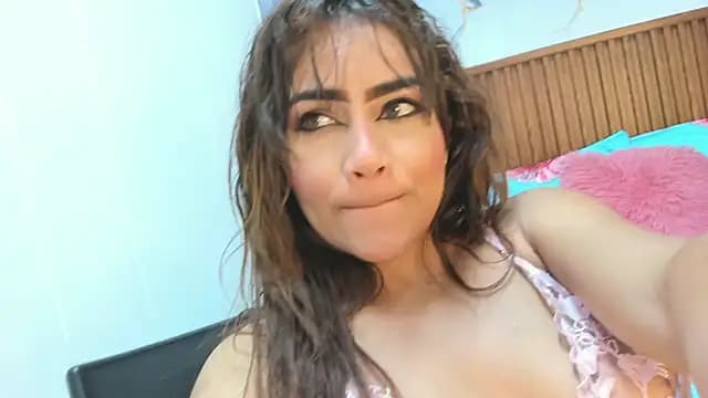 Holly_22 live cam