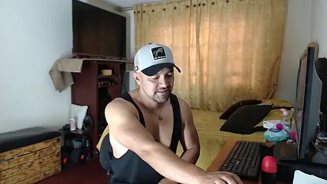AlejoMoretti live cam