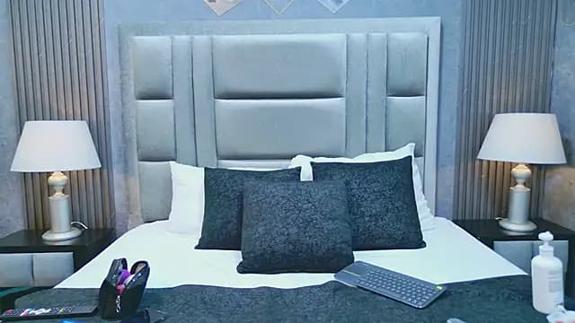 NaomiVixenn live cam
