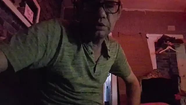 Maikel1981-NL live cam