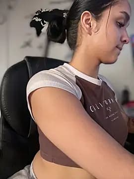 Isabella-Teen live cam