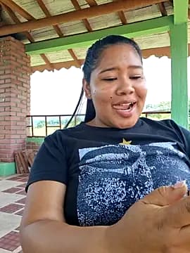 Sarahy live cam