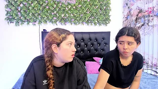 valeria_and_zoe live cam