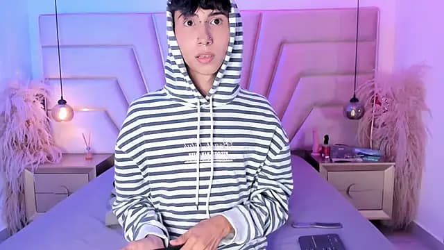 Milan_LewisS live cam