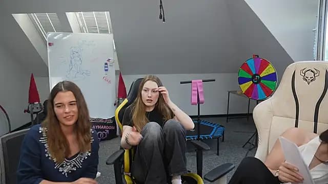 AriaAstra live cam