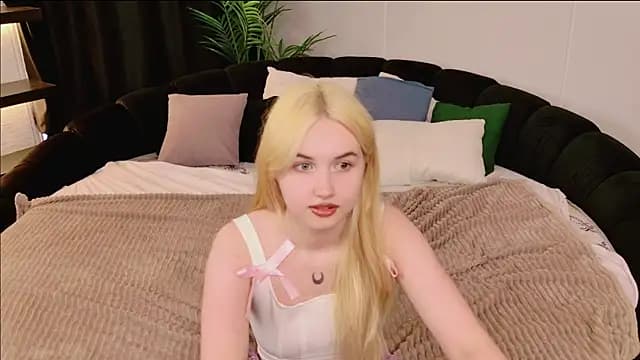 Lilly_Eyes live cam
