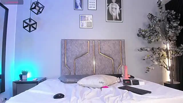 miaakittyy live cam on Stripchat