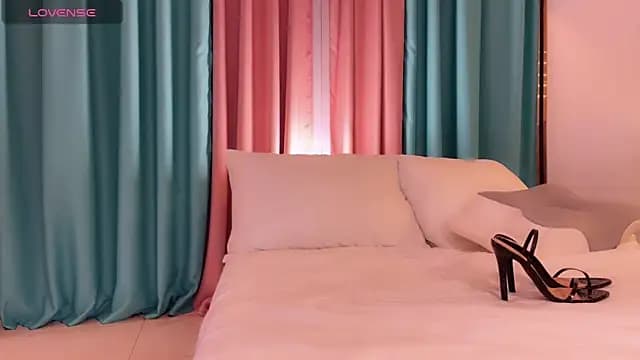UrGoddessJenny live cam