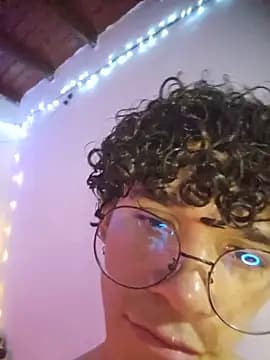 tom_bluees10 live cam
