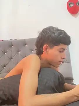 Sweet_alejo206 live cam on Stripchat
