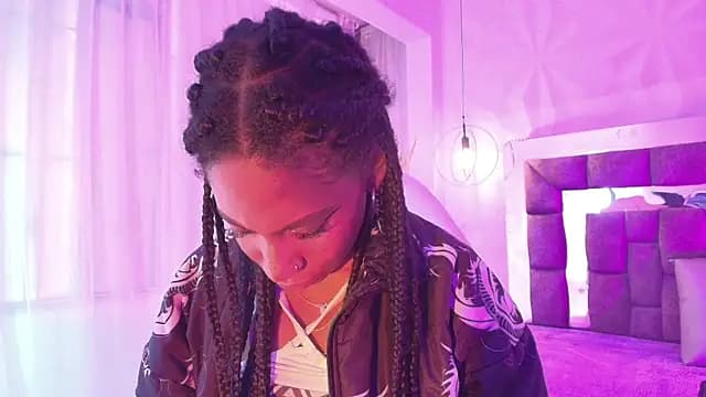 Queen_perla_ live cam
