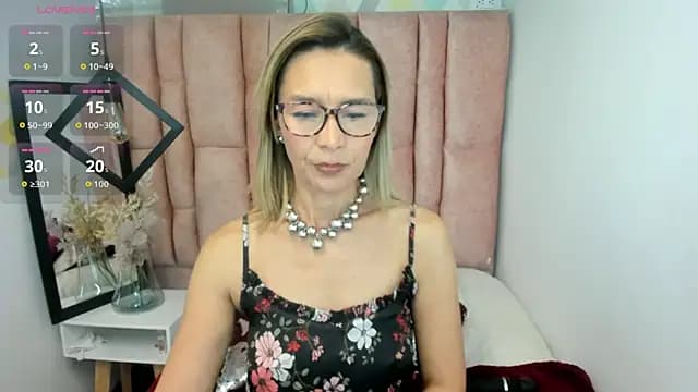 Issa_Milf__ live cam