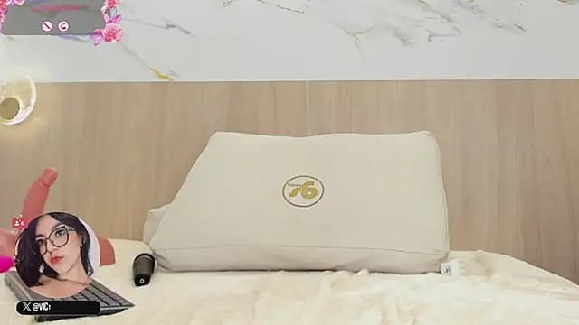 victoria_hokings live cam