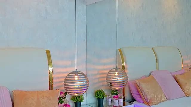 NaiomyLanes live cam