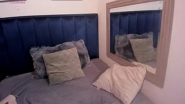Kyla_Left live cam