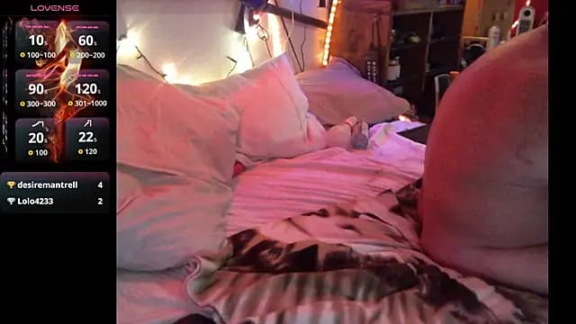 Pussyeat2please live cam
