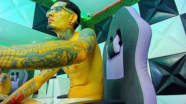Boy_tatto77 live cam
