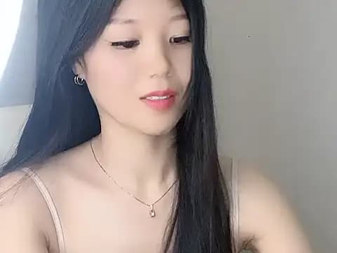 Xiaoxun712 live cam on Stripchat