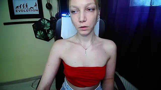 EmillyPlay live cam