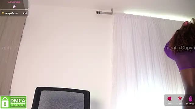 aidaadams live cam on Stripchat