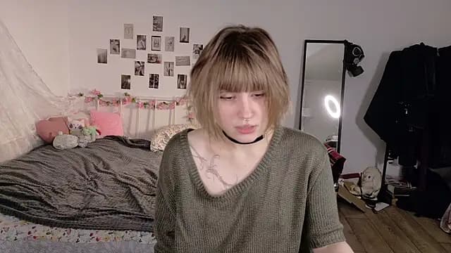KikiMoor live cam on Stripchat