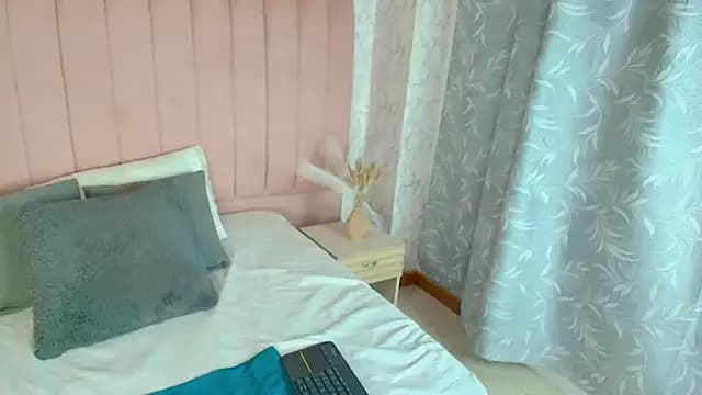 SCARLHETTBROWN live cam