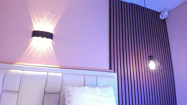 AvyMilton live cam