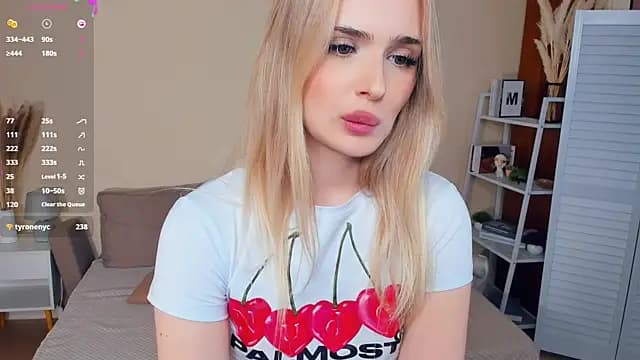 PorcelainBun live cam