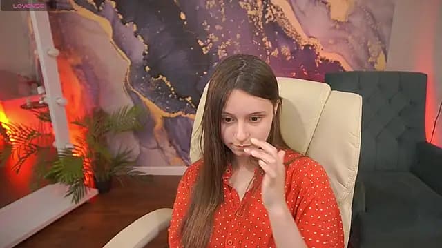 TinyNatalie live cam
