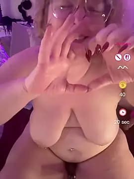 CurvyAnonymousGirl89 live cam