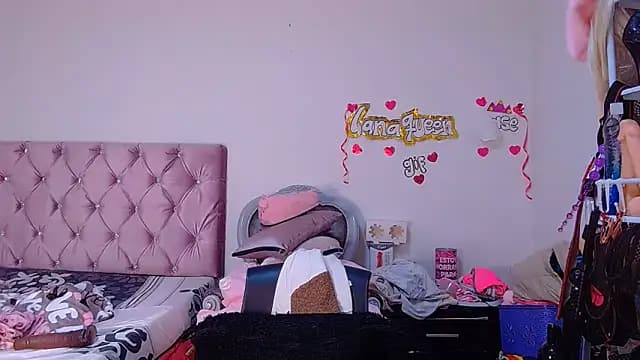 lanaqueen699 live cam