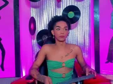 Nicky Please help me with your thumbs up it's importan live cam