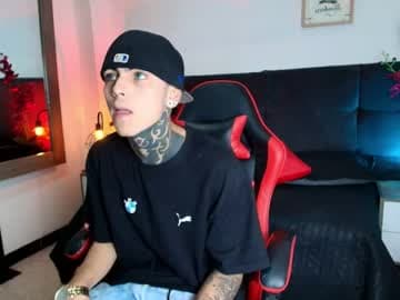 AdamsWalkerr_ live cam