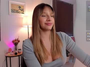 Amelie Graham live cam