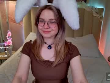 Your shy and beauty Chloe live cam
