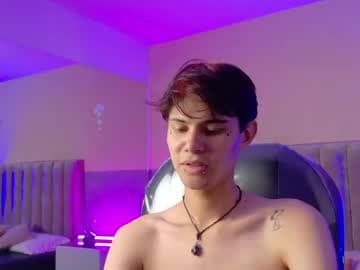 Derek Sinn live cam