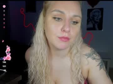 Elly live cam