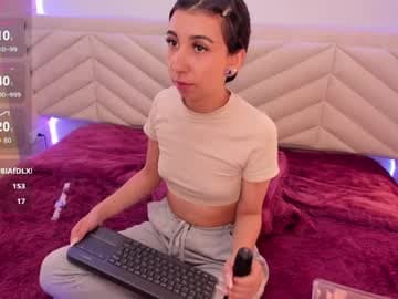 ISABELLA CROFTS live cam