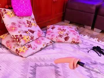 Hello Guys I am Lara Giraldo WELCOME To my room live cam