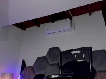 L A T R E L L - X Mosruous Dick Man live cam