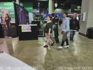 Lauren Phillips live cam